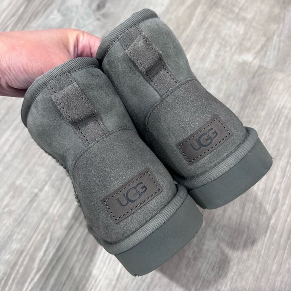 NWOT UGG Classic Mini II Genuine Shearling Lined Boot (Women) - Picture 6 of 8